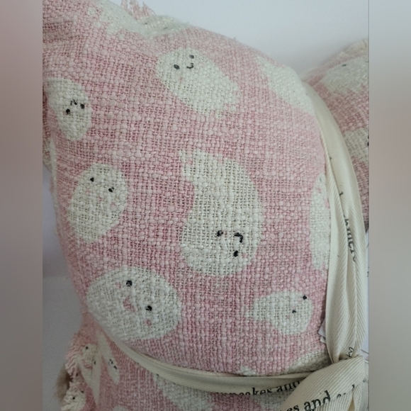 Brand new with tags- cupcakes and cashmere VIRAL Pink Ghost Pillow set of 2 - Picture 2 of 7